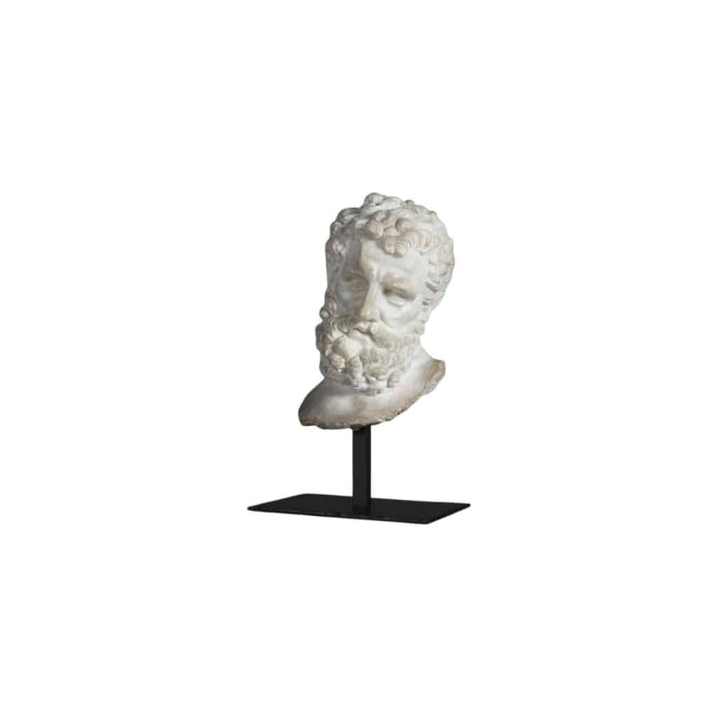 Sculpture de Tête d’Hercule, petite taille, en résine et socle en métal. | Biron 