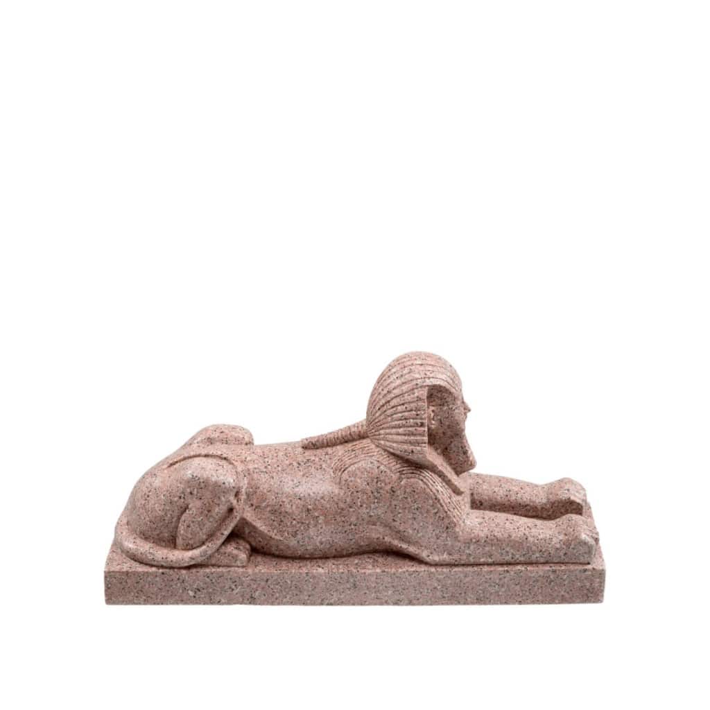 Sculpture d’un Sphinx en granit, dans le gout de l’Egypte ancienne, XXème siècle. | Biron 