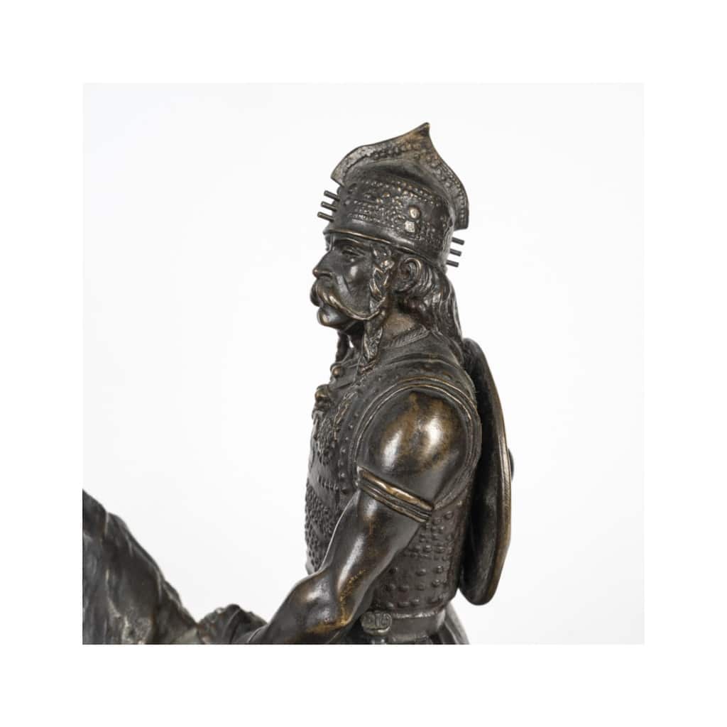 Sculpture en bronze représentant un chef gaulois, signé FREMIET. | Biron 