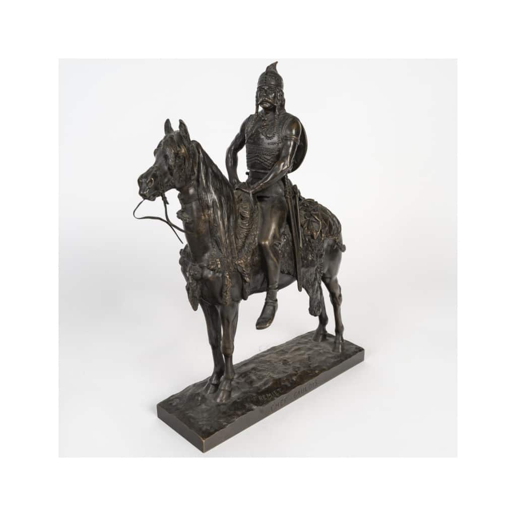 Sculpture en bronze représentant un chef gaulois, signé FREMIET. | Biron 