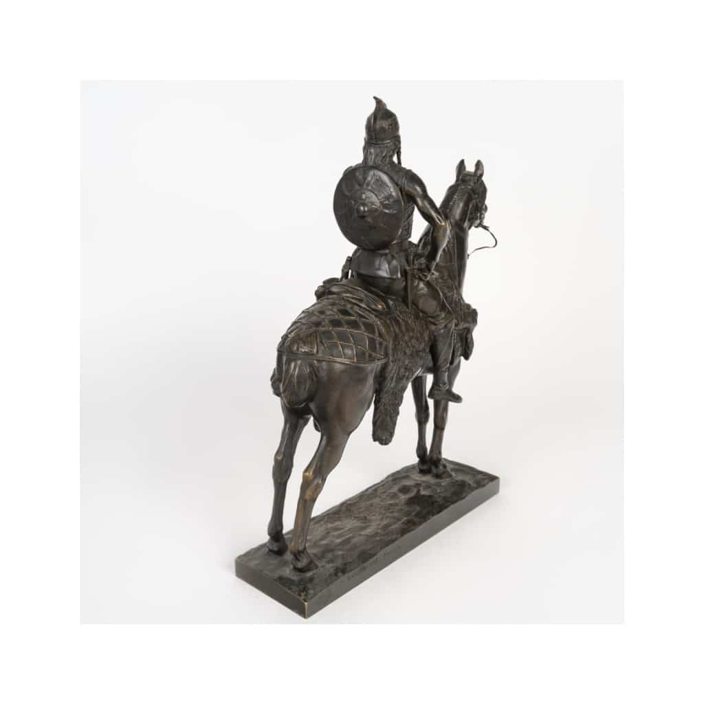 Sculpture en bronze représentant un chef gaulois, signé FREMIET. | Biron 