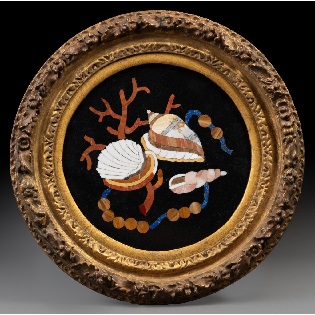Marqueterie de pierres dures en tondo – coquillages et coraux | Biron 