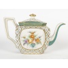 Service à thé ou café en porcelaine de style Louis XVI – Travail vers 1900, accompagné d’un plateau en métal argenté | Biron 