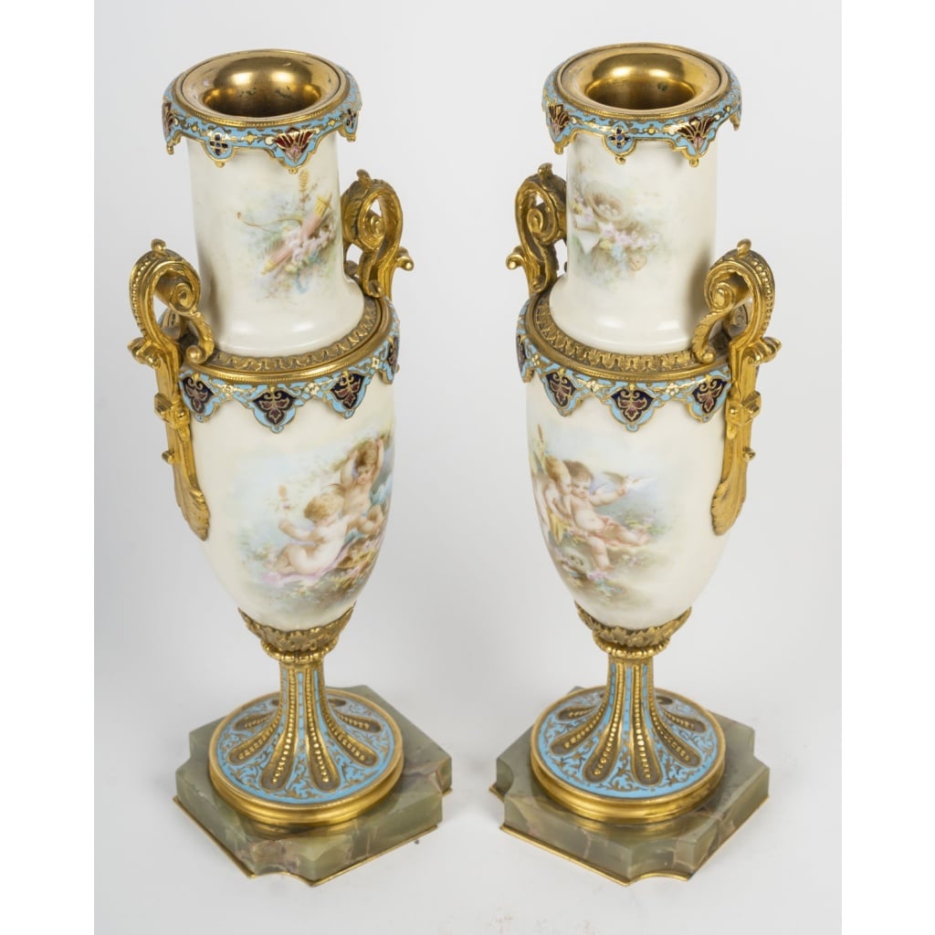 Paire de Vases en Porcelaine, Bronze Doré, Émail Cloisonné et Marbre – Style Napoléon III | Biron 