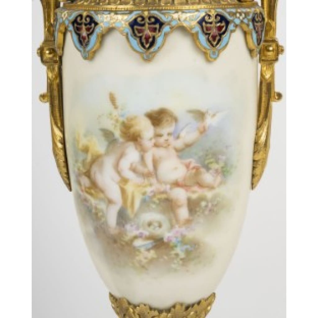 Paire de Vases en Porcelaine, Bronze Doré, Émail Cloisonné et Marbre – Style Napoléon III | Biron 