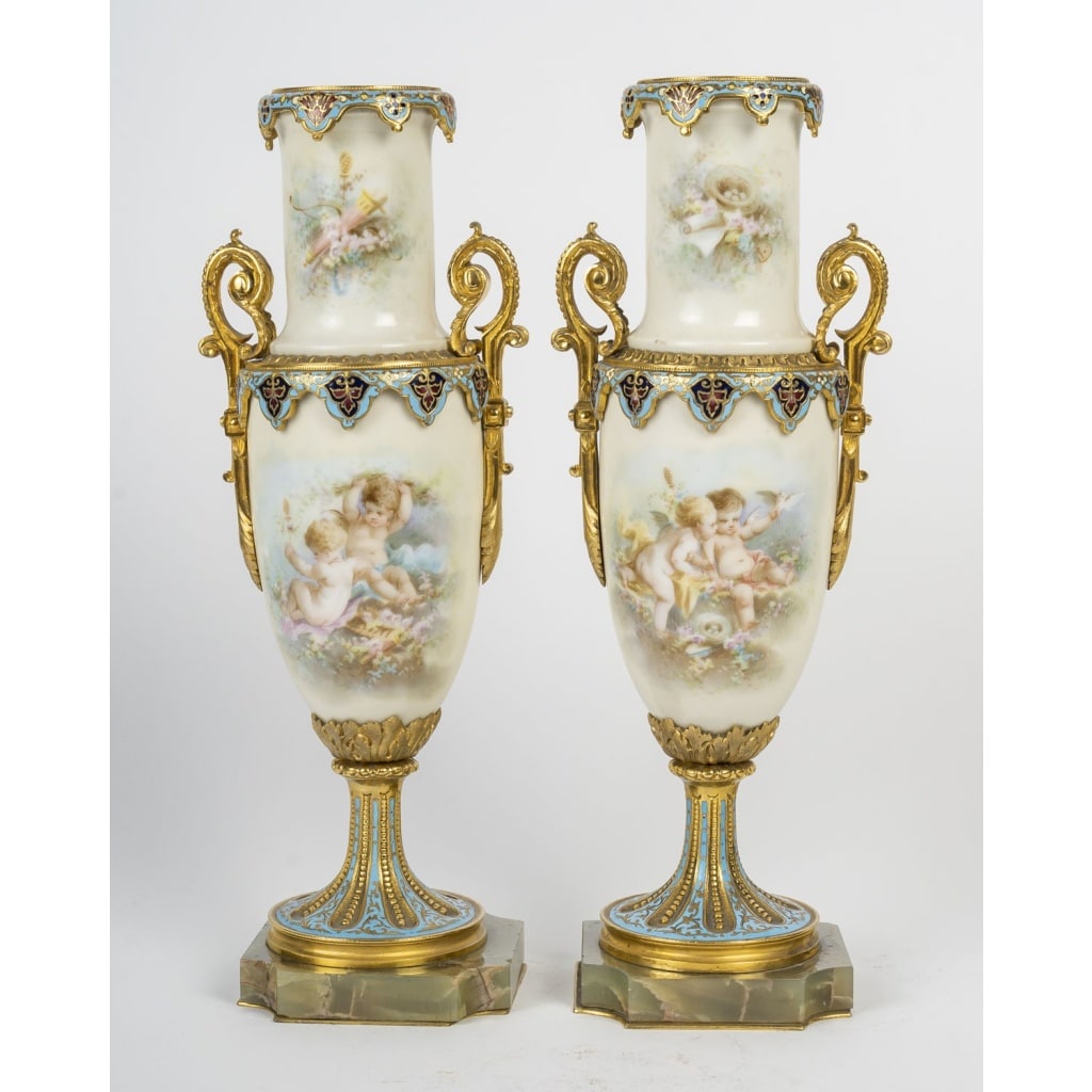 Paire de Vases en Porcelaine, Bronze Doré, Émail Cloisonné et Marbre – Style Napoléon III | Biron 