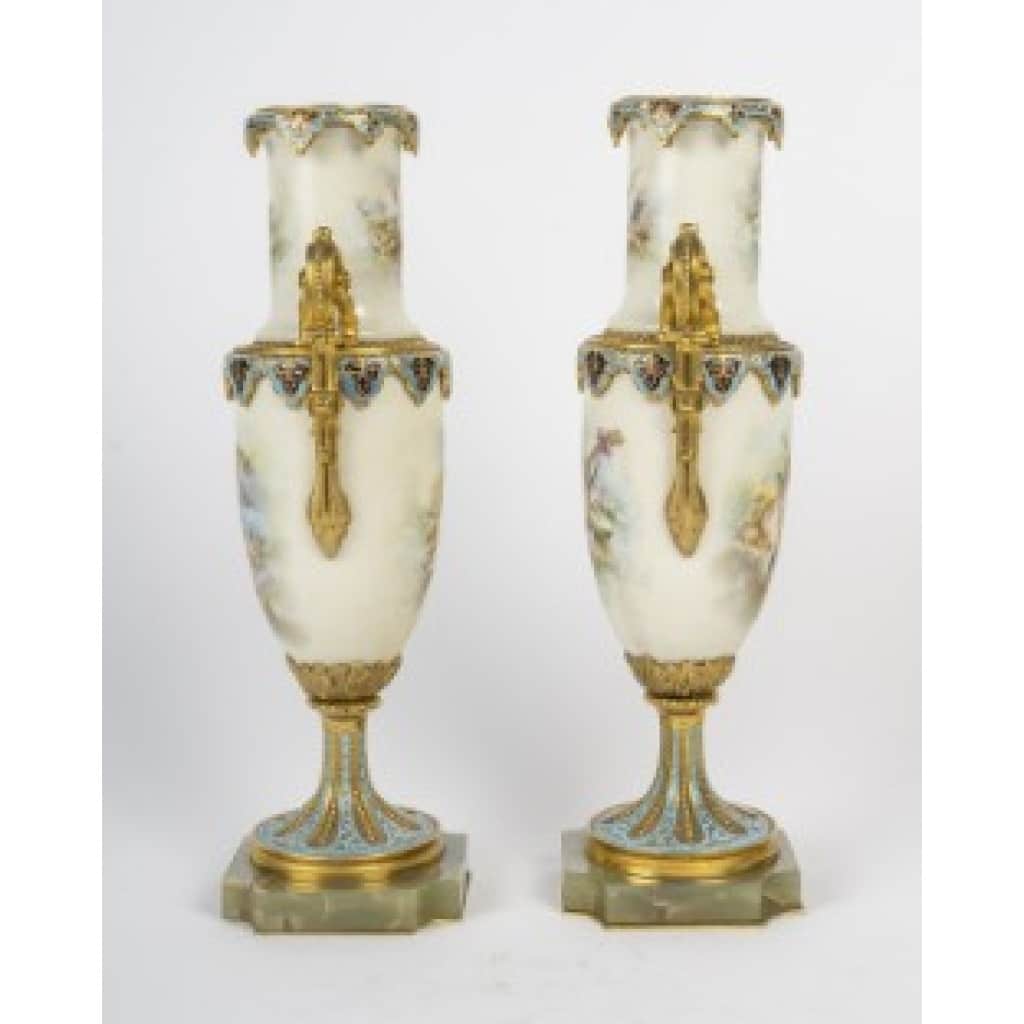 Paire de Vases en Porcelaine, Bronze Doré, Émail Cloisonné et Marbre – Style Napoléon III | Biron 