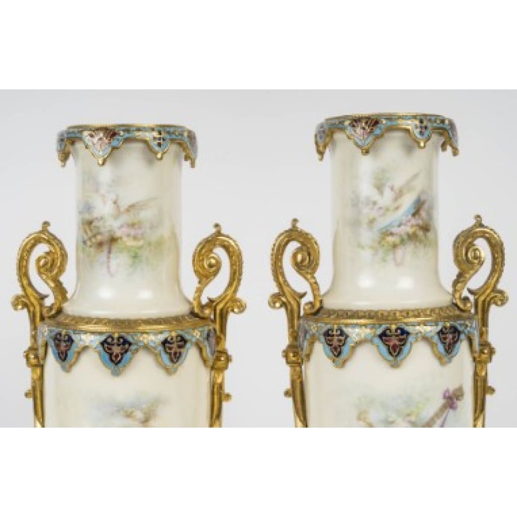 Paire de Vases en Porcelaine, Bronze Doré, Émail Cloisonné et Marbre – Style Napoléon III | Biron 
