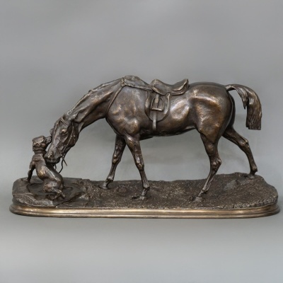 Sculpture - Jument à L’ Écurie Jouant Avec Un Chien , Pierre - Jules Mêne (1810-1879) - Bronze