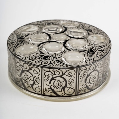 Boîte "Roger" verre blanc émaillé noir de René LALIQUE