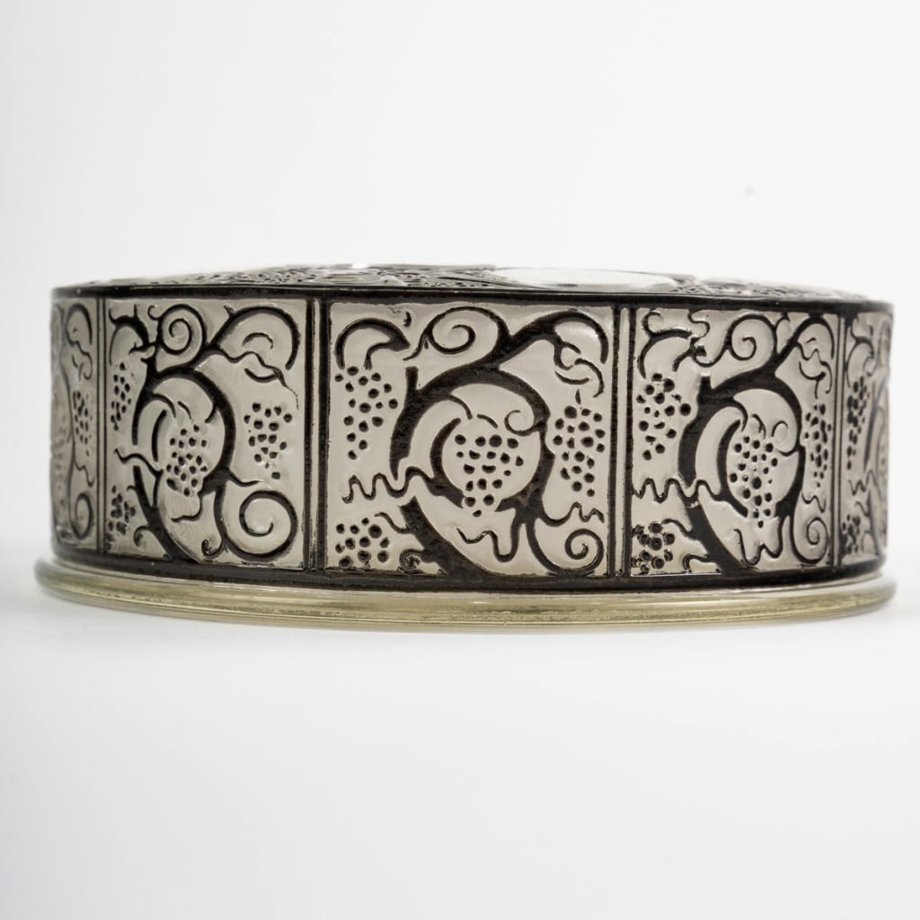 Boîte « Roger » verre blanc émaillé noir de René LALIQUE | Biron 