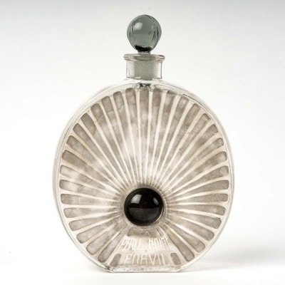 Flacon "La Perle Noire" verre blanc patiné gris et émaillé noir de René LALIQUE pour Forvil