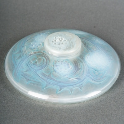 Encrier "Mûres" verre opalescent patiné bleu de René LALIQUE