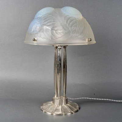 Lampe "Dahlias" verre opalescent et bronze nickelé de René LALIQUE