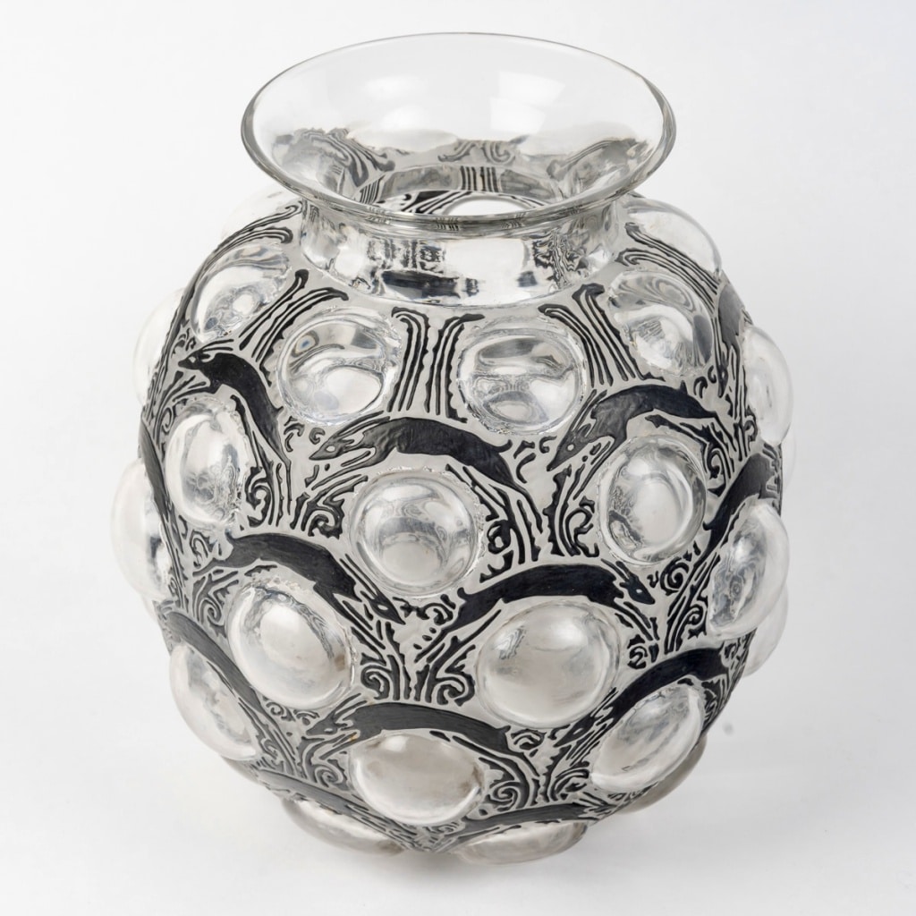 Vase « Antilopes » verre blanc émaillé noir de René LALIQUE | Biron 