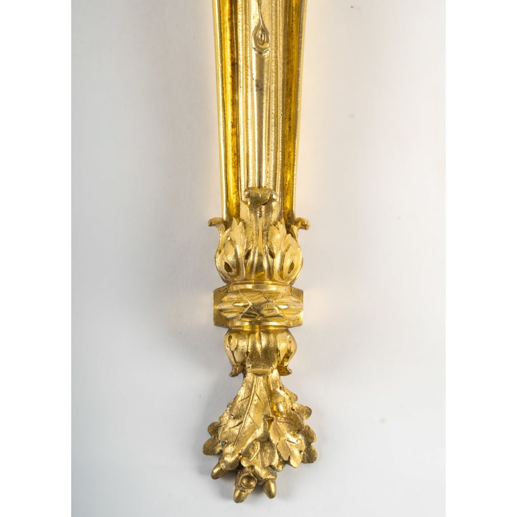 Paire d’appliques au coq en bronze doré dans le style Transition Louis XV-Louis XVI | Biron 