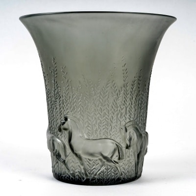 Vase "Chevaux" verre gris patiné blanc de René LALIQUE
