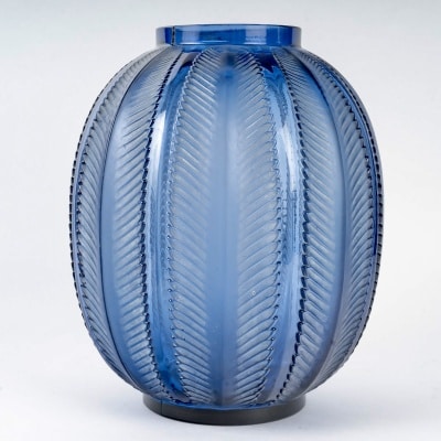 Vase "Biskra" verre bleu saphir patiné blanc de René LALIQUE
