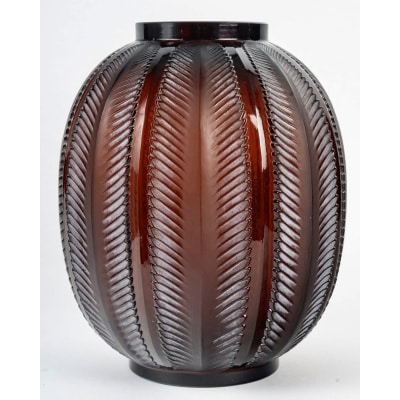Vase "Biskra" verre rouge ambré patiné blanc de René LALIQUE