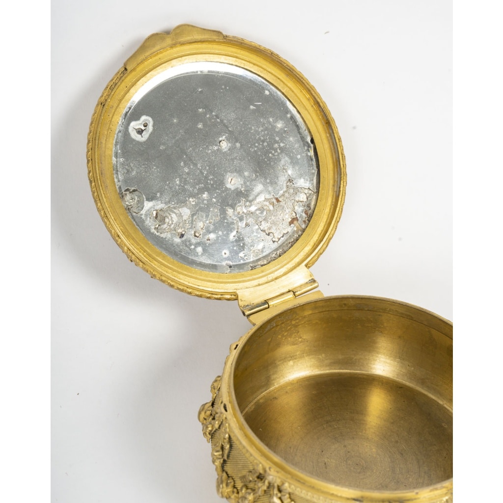 Un petit coffret en bronze doré et plaque en émail de Limoges, fin XIXème siècle | Biron 