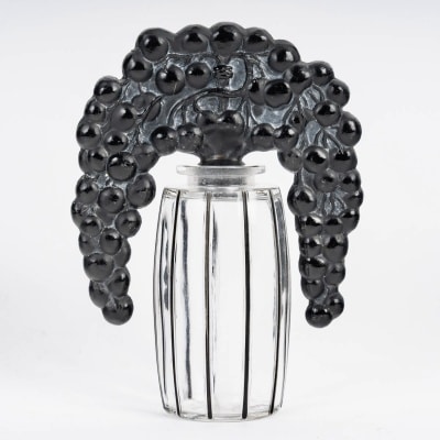 Flacon "Bouchon Cassis" verre noir patiné blanc de René LALIQUE