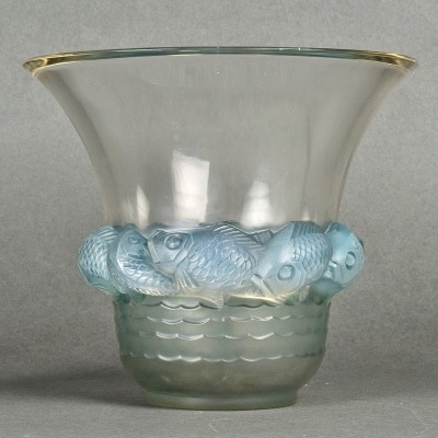 Vase "Piriac" verre opalescent patiné bleu de René LALIQUE