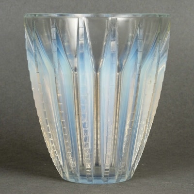 Vase "Chamonix" verre opalescent de René LALIQUE
