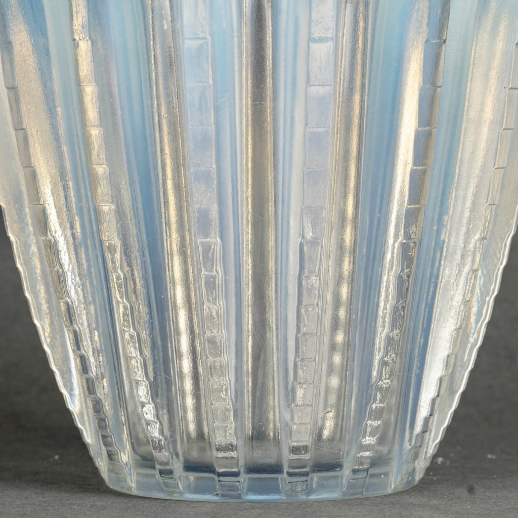 Vase « Chamonix » verre opalescent de René LALIQUE | Biron 