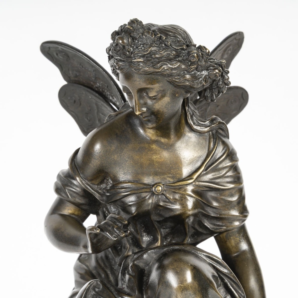 Jeune Femme au papillon ou Psyché -Statuette en bronze. Fin XVIIIème Premier tiers du XIXe siècle | Biron 