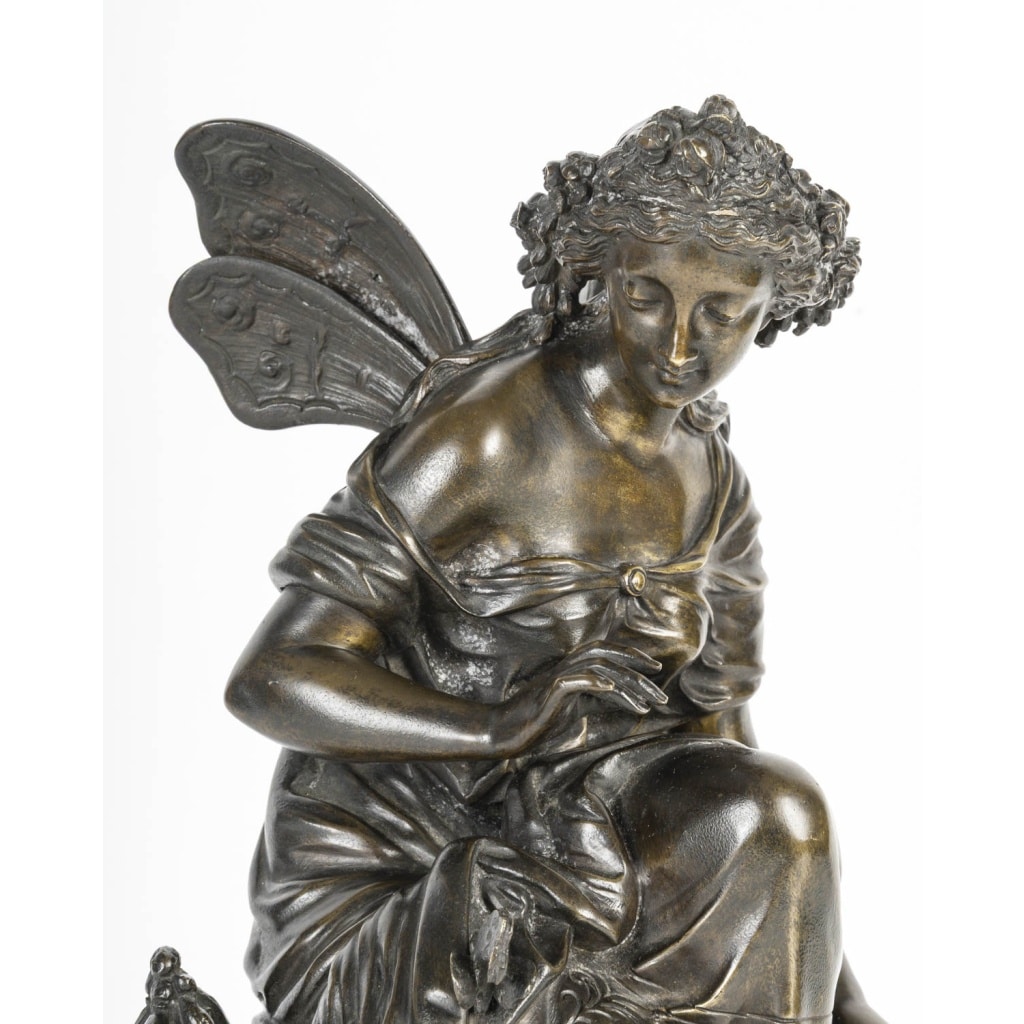 Jeune Femme au papillon ou Psyché -Statuette en bronze. Fin XVIIIème Premier tiers du XIXe siècle | Biron 