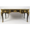 Bureau plat style Louis XV en bois de placage et bronzes dorés | Biron 