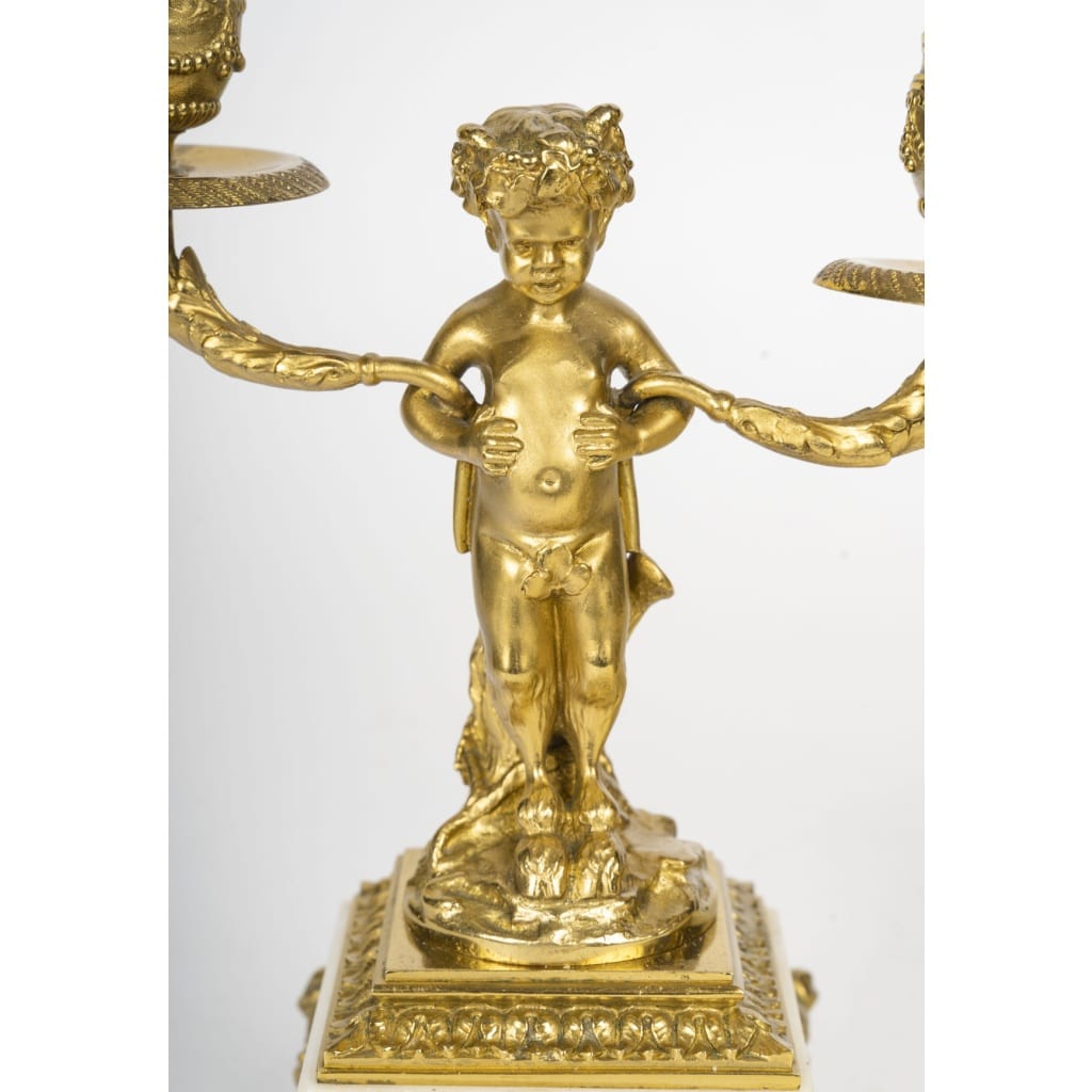 Paire de candélabres de style Louis XVI aux petits faunes. Epoque XIX | Biron 