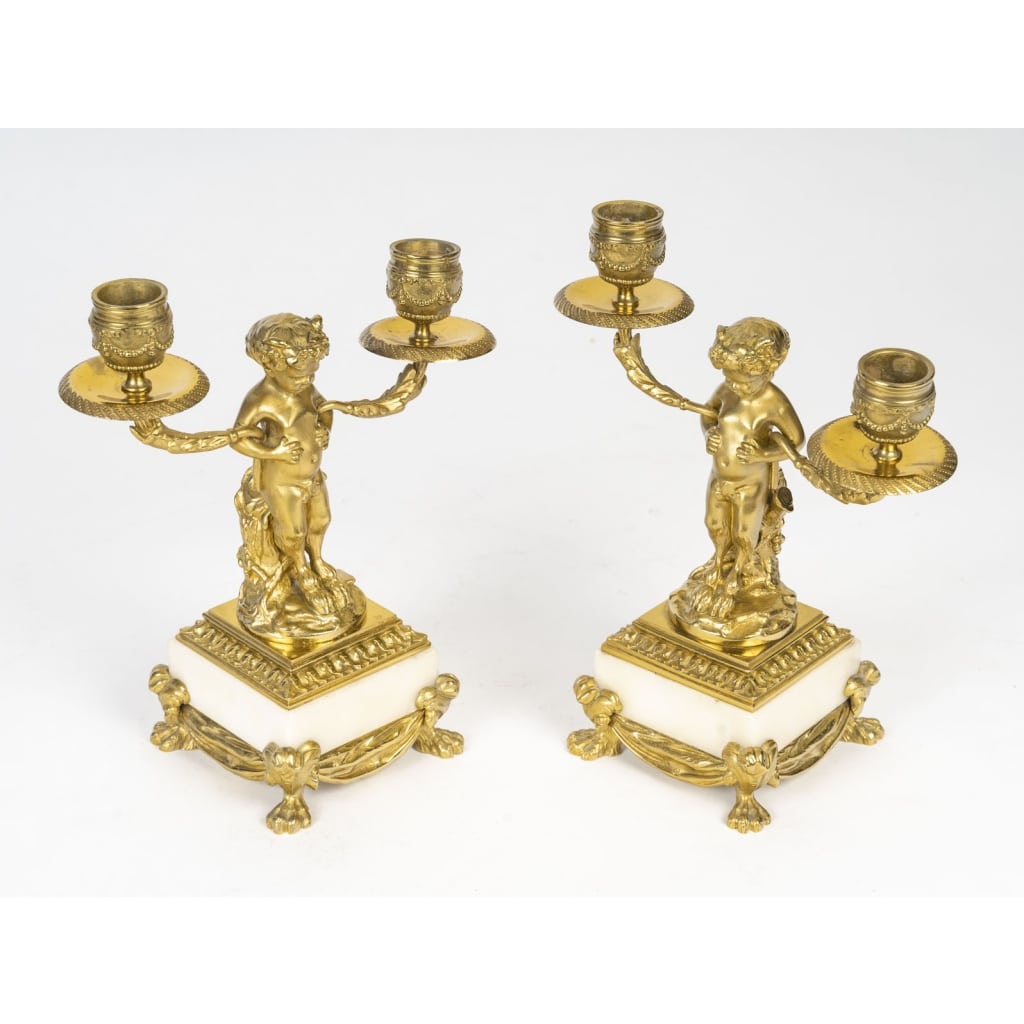 Paire de candélabres de style Louis XVI aux petits faunes. Epoque XIX | Biron 