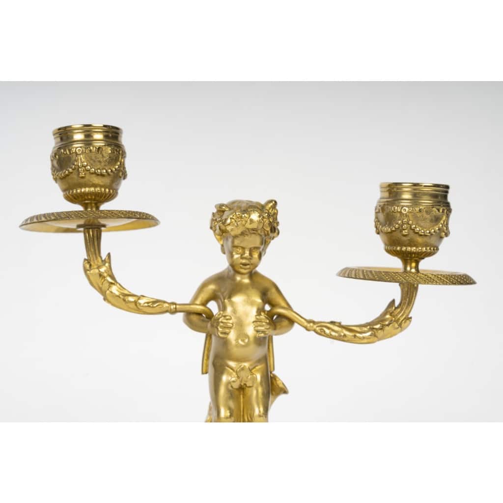 Paire de candélabres de style Louis XVI aux petits faunes. Epoque XIX | Biron 