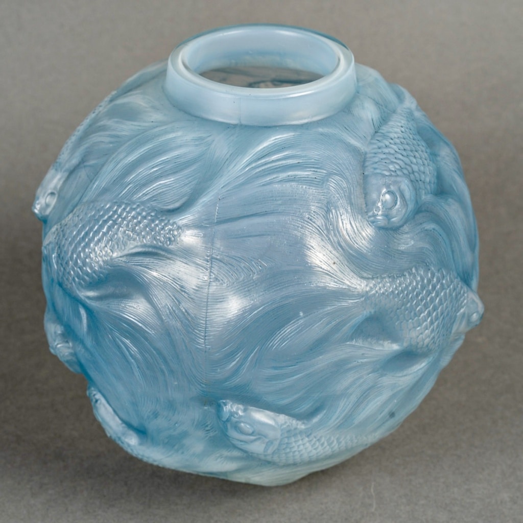 Vase « Formose » verre opalescent patiné bleu de René LALIQUE | Biron 