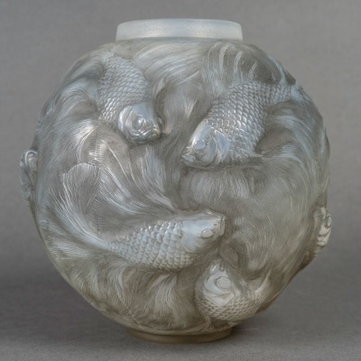 Vase "Formose" verre opalescent patiné gris de René LALIQUE
