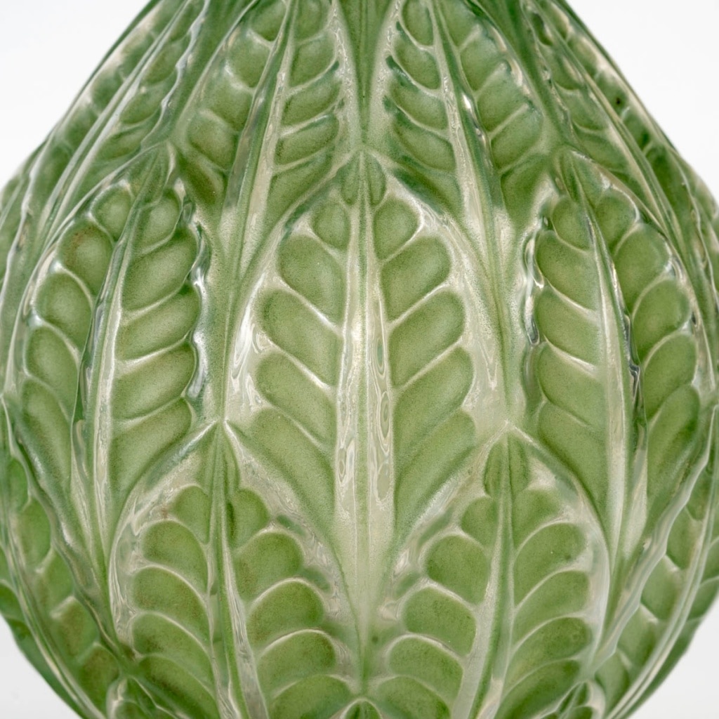 Vase « Malesherbes » verre blanc patiné vert de René LALIQUE | Biron 