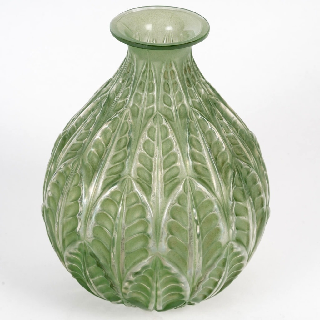 Vase « Malesherbes » verre blanc patiné vert de René LALIQUE | Biron 