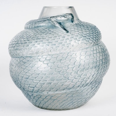 Vase "Serpent" verre blanc patiné bleu de René LALIQUE