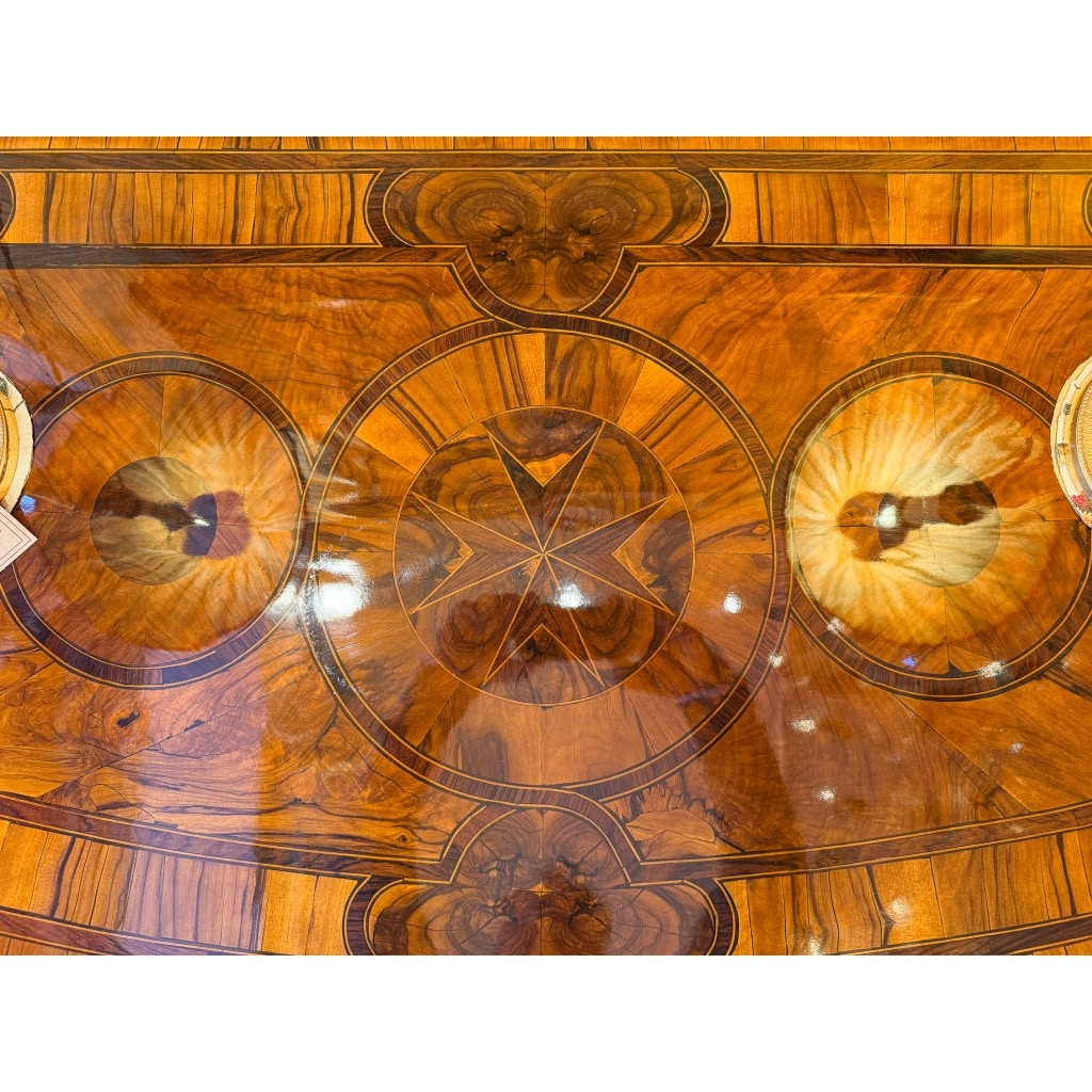 Commode du Dauphiné à marqueterie de cœurs d’époque Louis XIV vers 1700-1710 | Biron 