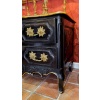 Commode Provençale d’époque Louis XV en noyer laqué sculpté d’une coquille et de branches d’olivier | Biron 