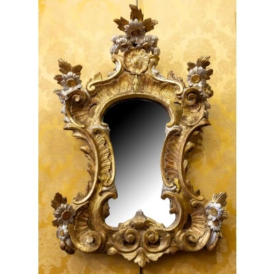 Important miroir en bois sculpté doré et argenté Italie milieu du XVIIIème siècle