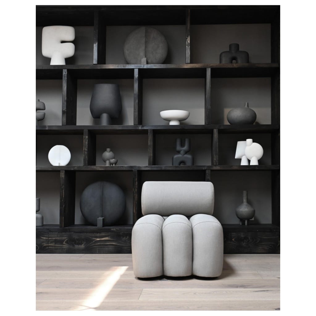 Paire de fauteuils contemporain – couleur taupe – tissu résistant au soleil – design milieu XXIème siècle. | Biron 