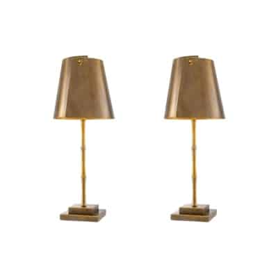 Paire de lampes de table en laiton patiné au décor de bambou.