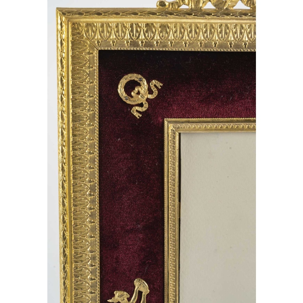 Cadre en bronze doré et velours bordeaux – Napoléon III, XIXe siècle | Biron 