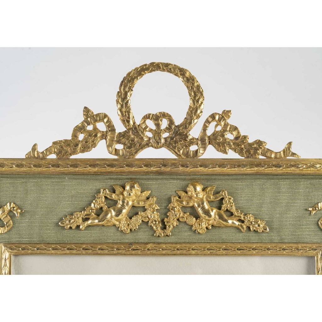Cadre en bronze doré et tissu vert – Napoléon III, XIXe siècle | Biron 