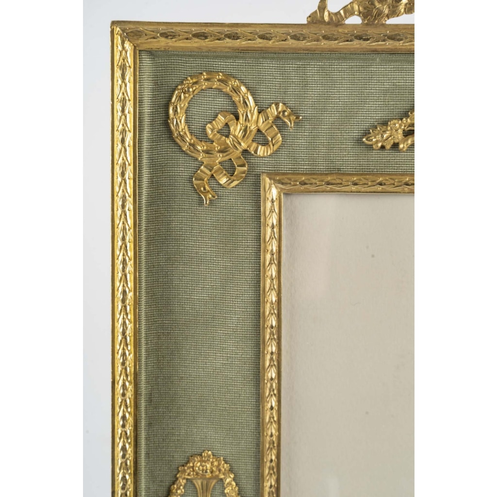 Cadre en bronze doré et tissu vert – Napoléon III, XIXe siècle | Biron 