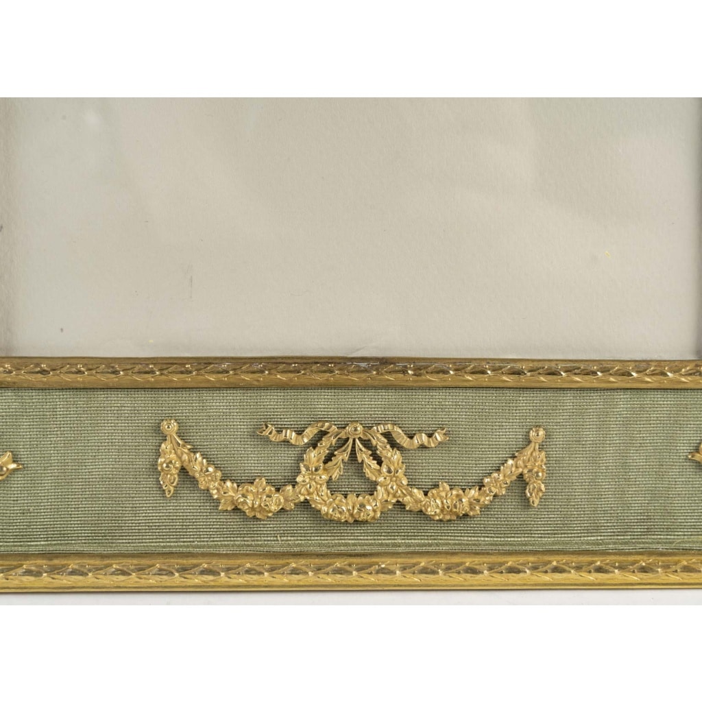 Cadre en bronze doré et tissu vert – Napoléon III, XIXe siècle | Biron 