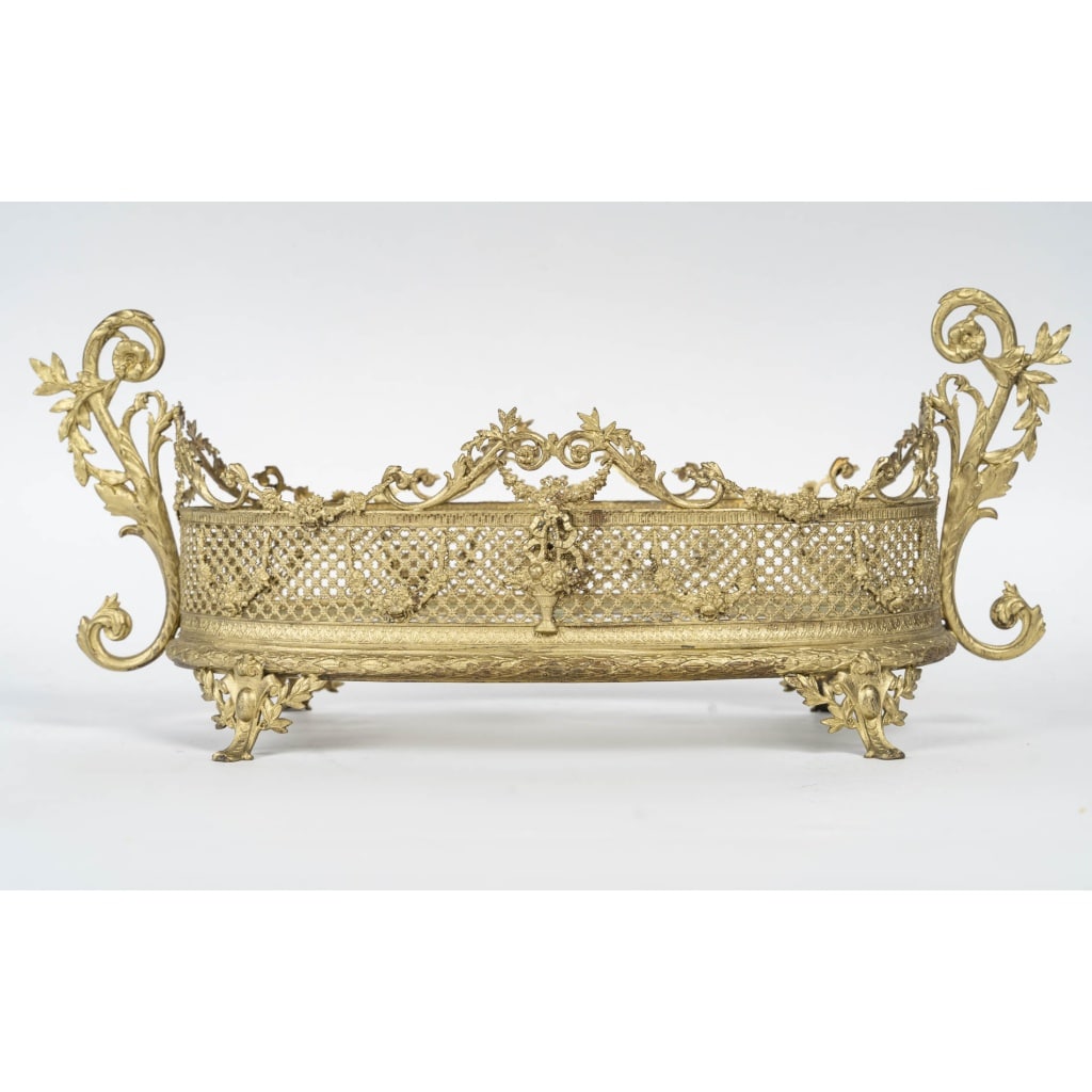 Coupe ovale en laiton doré et verre taillé – Style Louis XV | Biron 