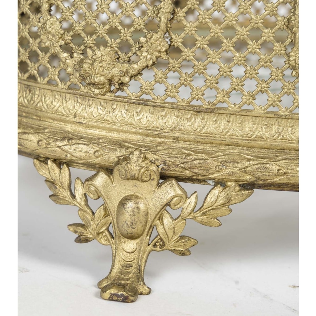 Coupe ovale en laiton doré et verre taillé – Style Louis XV | Biron 